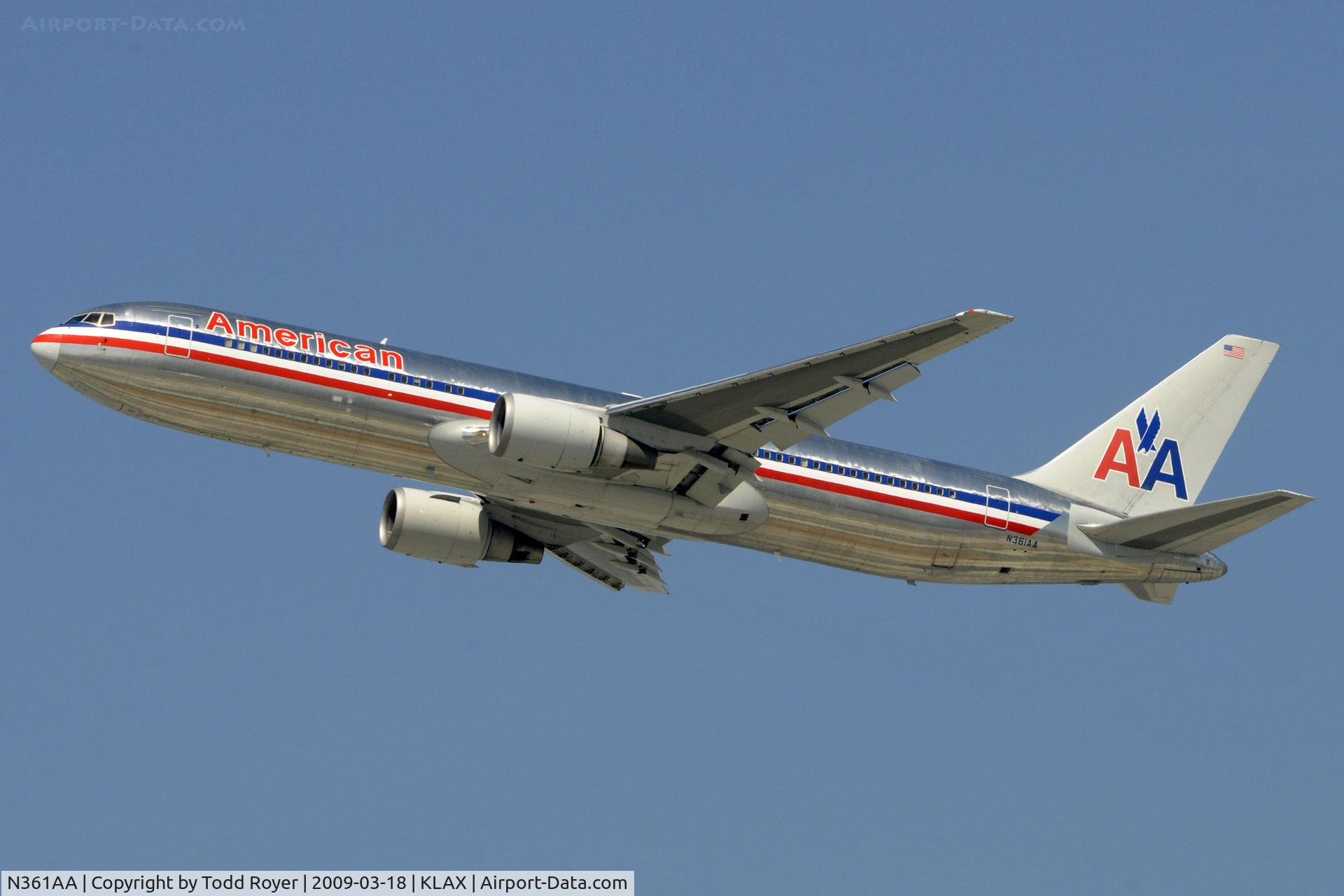 N361AA, 1988 Boeing 767-323 C/N 24042, Departing LAX on 25R