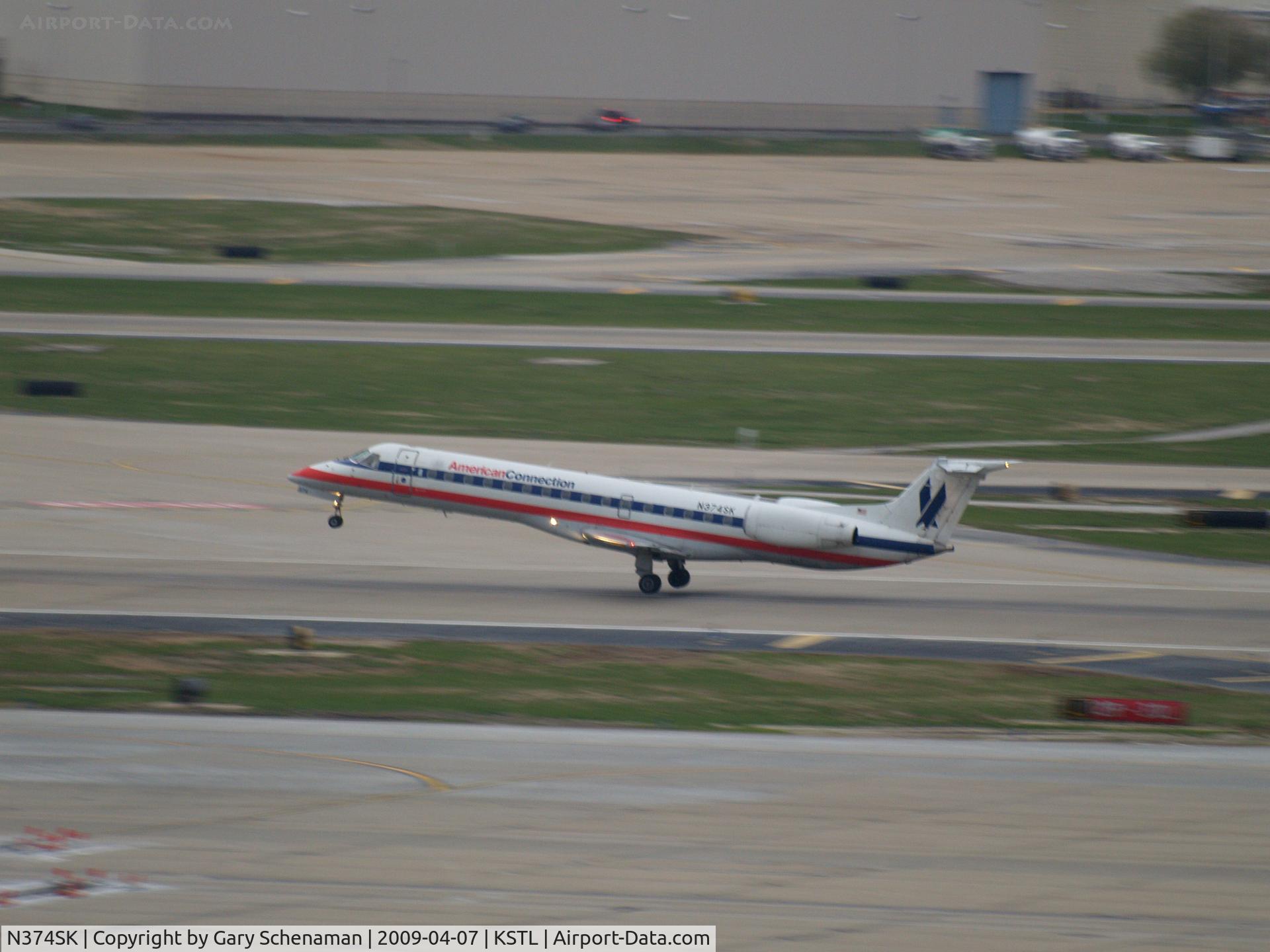 N374SK, 2001 Embraer ERJ-140LR (EMB-135KL) C/N 145544, TAKEOFF ROLL AT ST. LOUIS