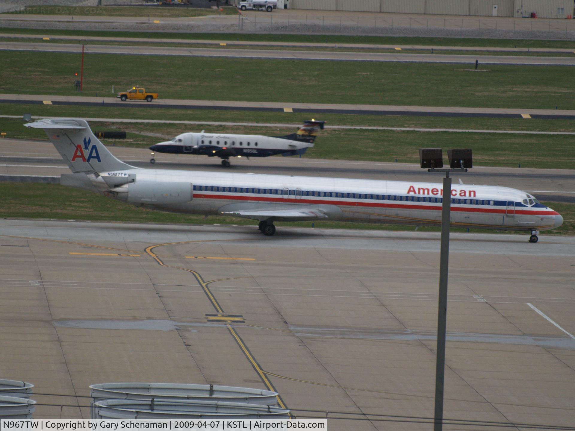 N967TW, 1999 McDonnell Douglas MD-83 (DC-9-83) C/N 53617, HEADING TO RUNWAY