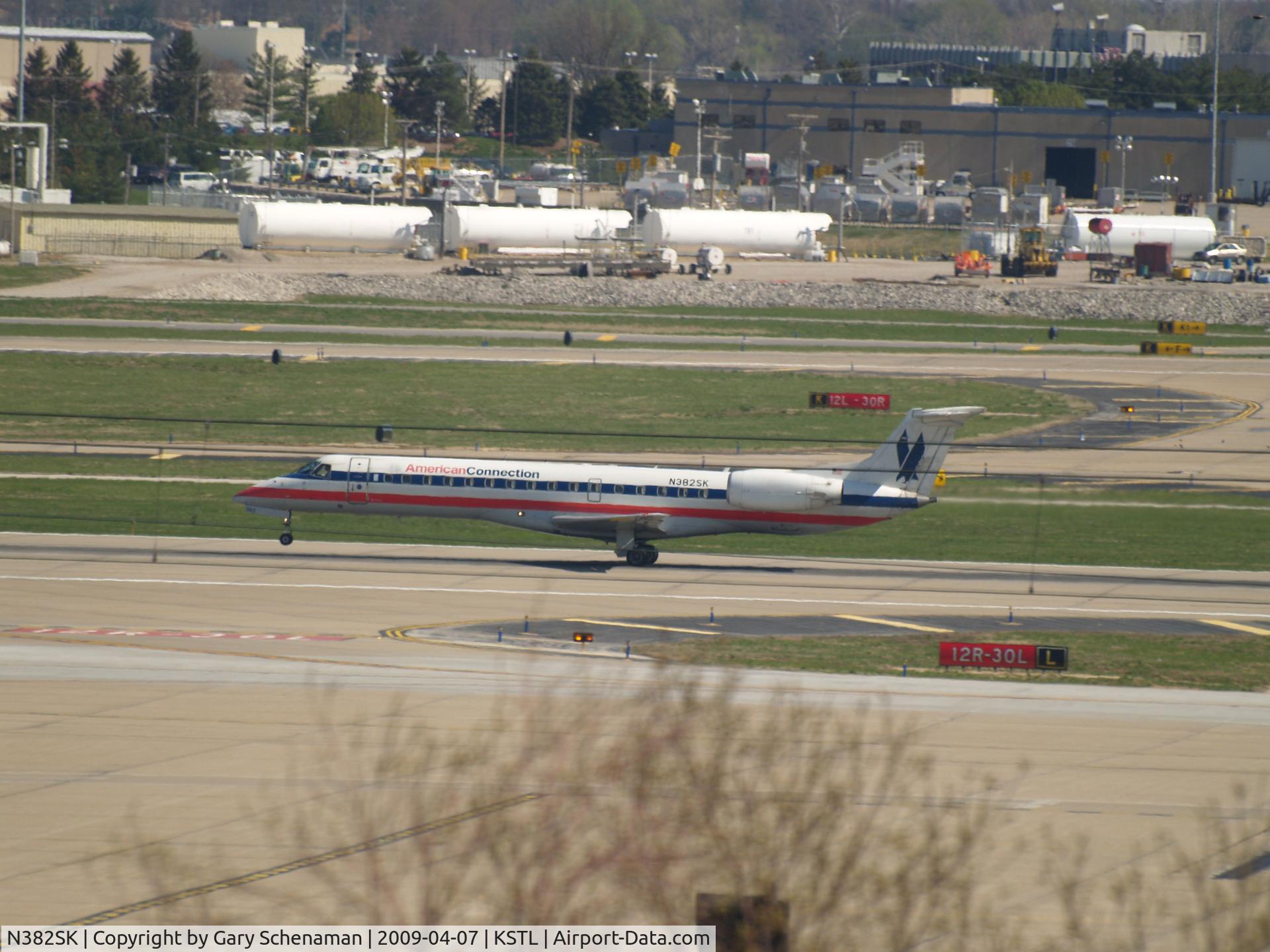 N382SK, 2002 Embraer ERJ-140LR (EMB-135KL) C/N 145624, TAKEOFF ROLL AT ST. LOUIS
