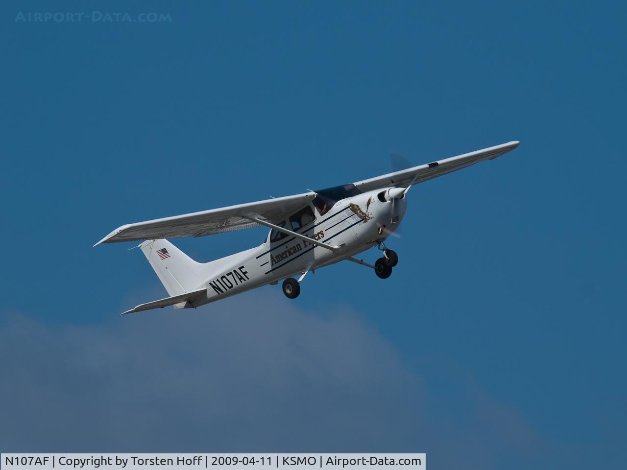 N107AF, 2001 Cessna 172R C/N 17281056, N107AF departing from RWY 03