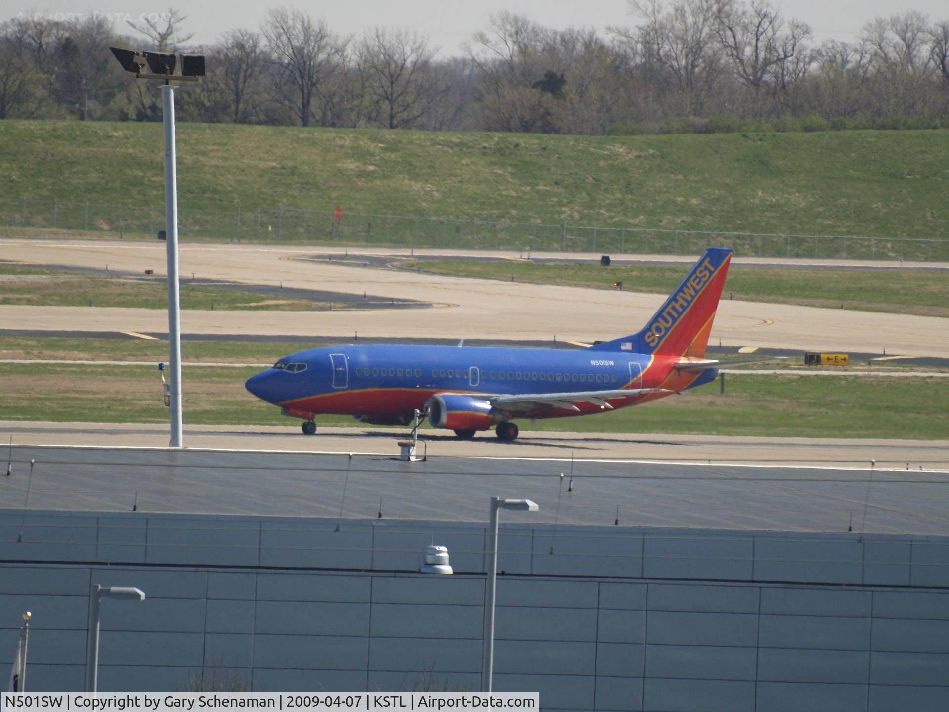 N501SW, 1990 Boeing 737-5H4 C/N 24178, JUST LANDED AT ST. lOUIS