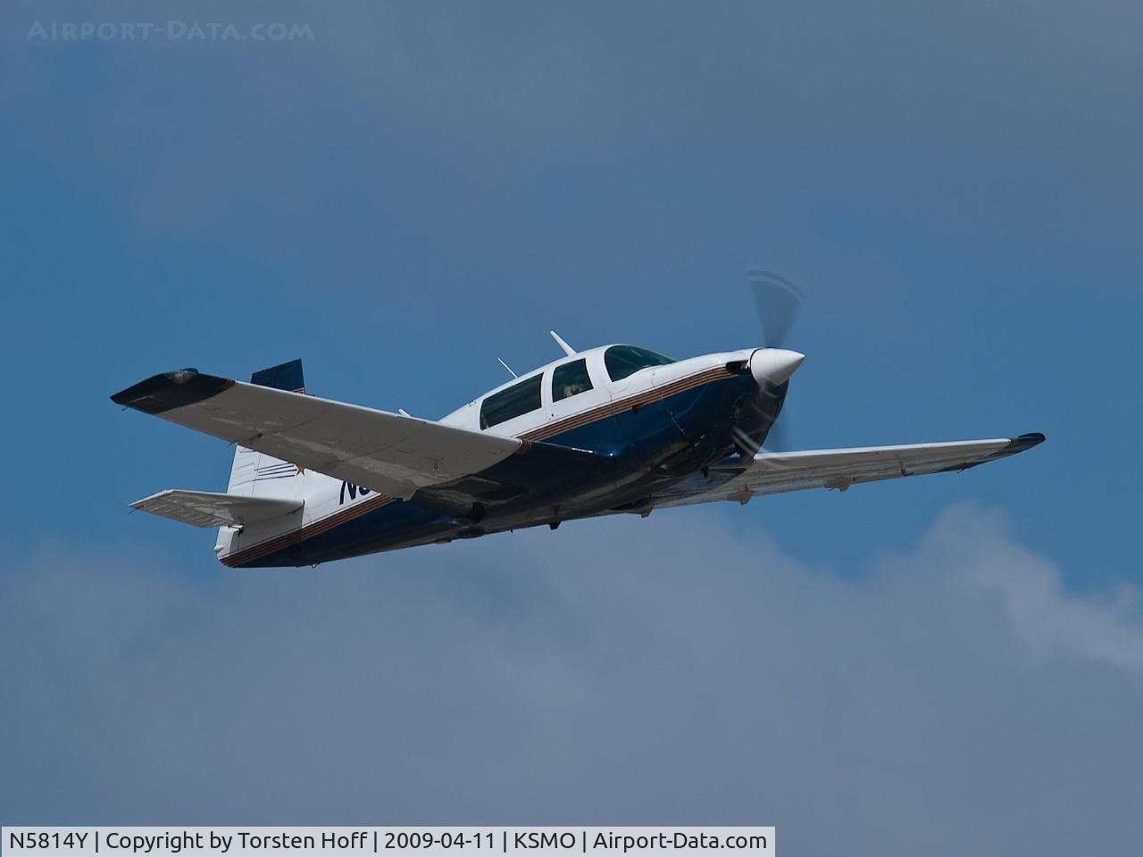 N5814Y, 1985 Mooney M20J 201 C/N 24-1572, N5814Y departing from RWY 03