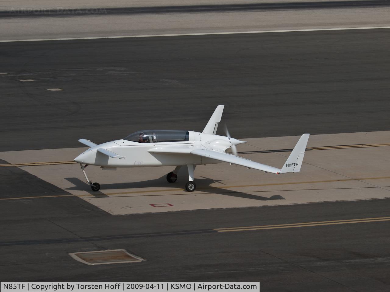 N85TF, Rutan VariEze C/N 2003, N85TF taxiing