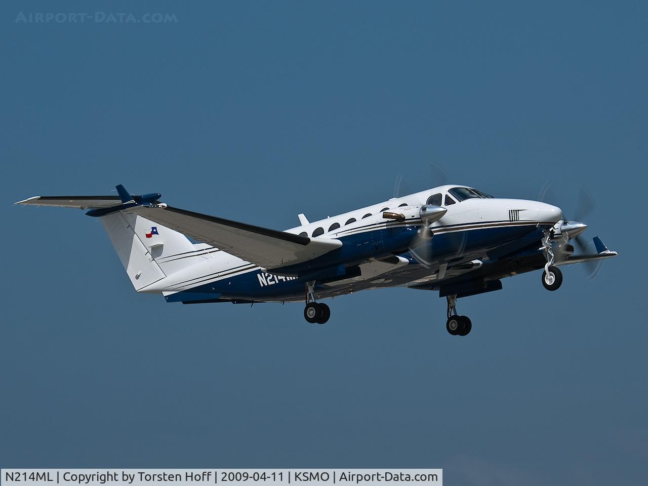N214ML, 2006 Beech Super King Air 350 C/N FL-475, N214ML departing from RWY 03