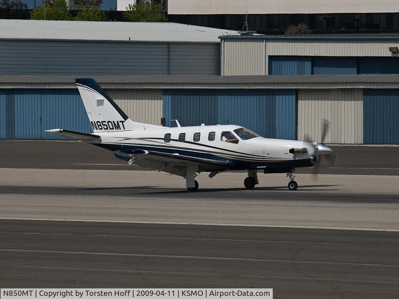 N850MT, Socata TBM-700 C/N 489, N850MT arriving on RWY 03