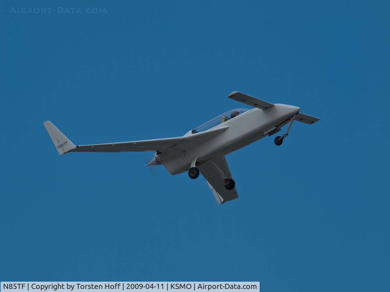 N85TF, Rutan VariEze C/N 2003, N85TF departing from RWY 03