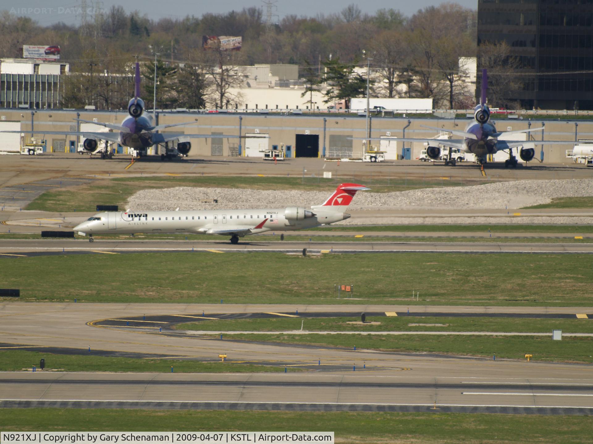 N921XJ, 2008 Bombardier CRJ-900ER (CL-600-2D24) C/N 15172, JUST LANDED