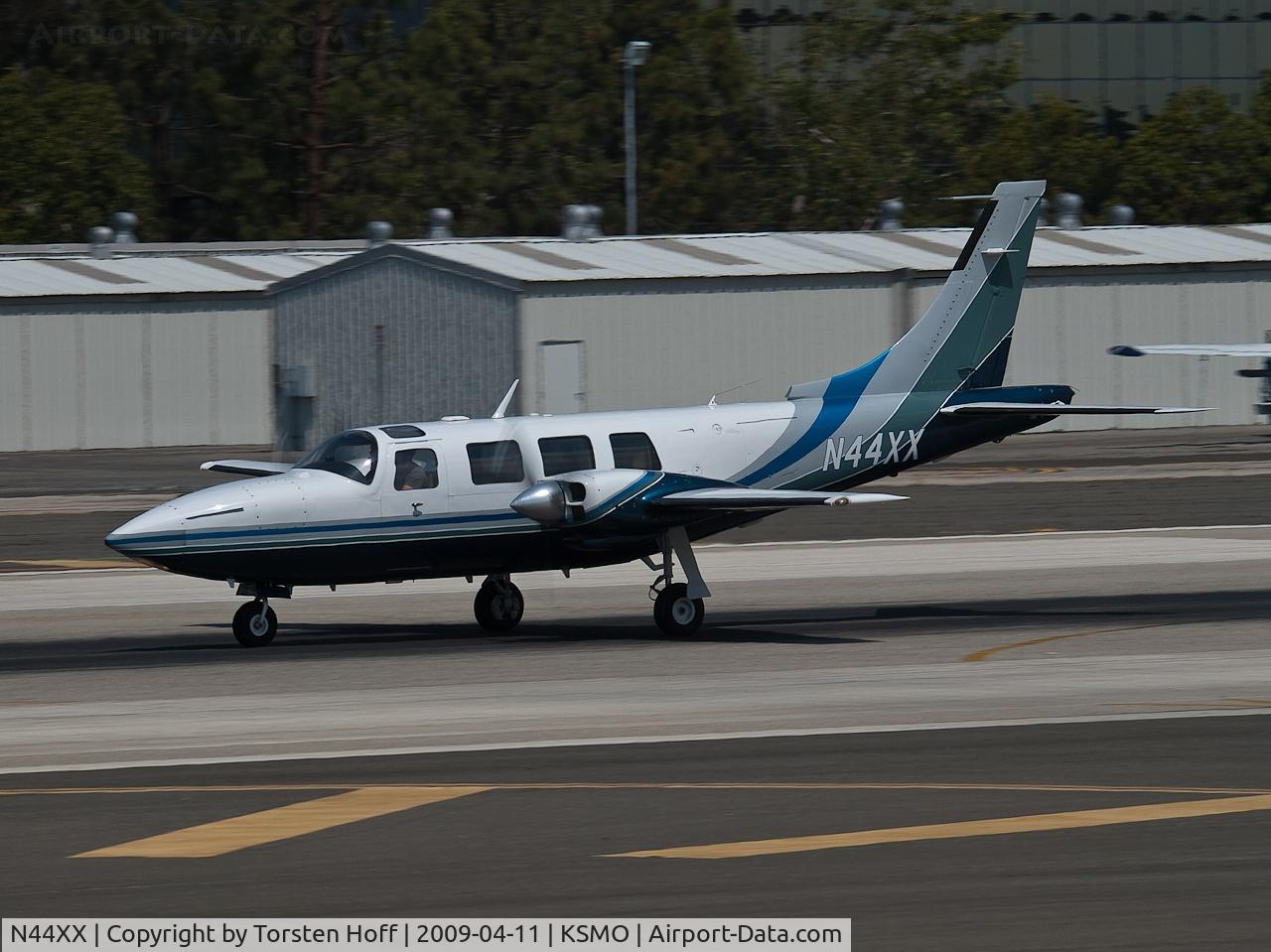 N44XX, 1979 Piper Aerostar 601P C/N 61P07398063362, N44XX departing from RWY 21