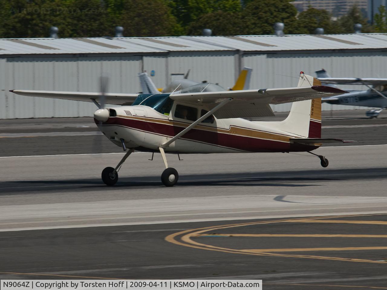 N9064Z, Cessna 180 C/N 32275, N9064Z arriving on RWY 21