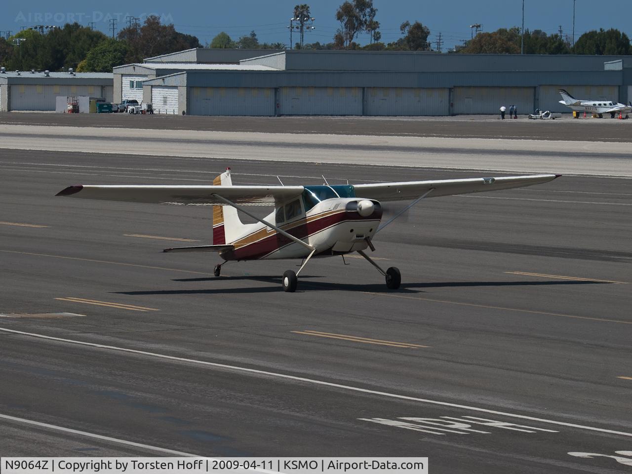 N9064Z, Cessna 180 C/N 32275, N9064Z taxiing