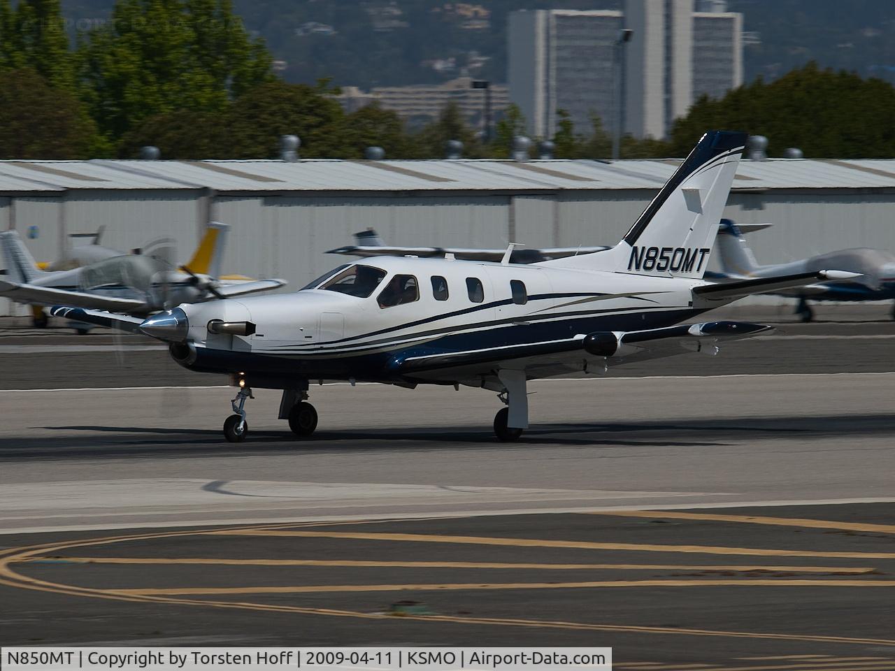 N850MT, Socata TBM-700 C/N 489, N850MT departing from RWY 21