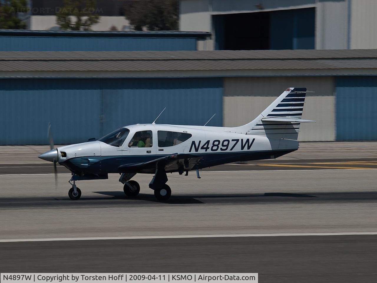 N4897W, 1977 Rockwell International 114 Commander C/N 14227, N4897W departing from RWY 21