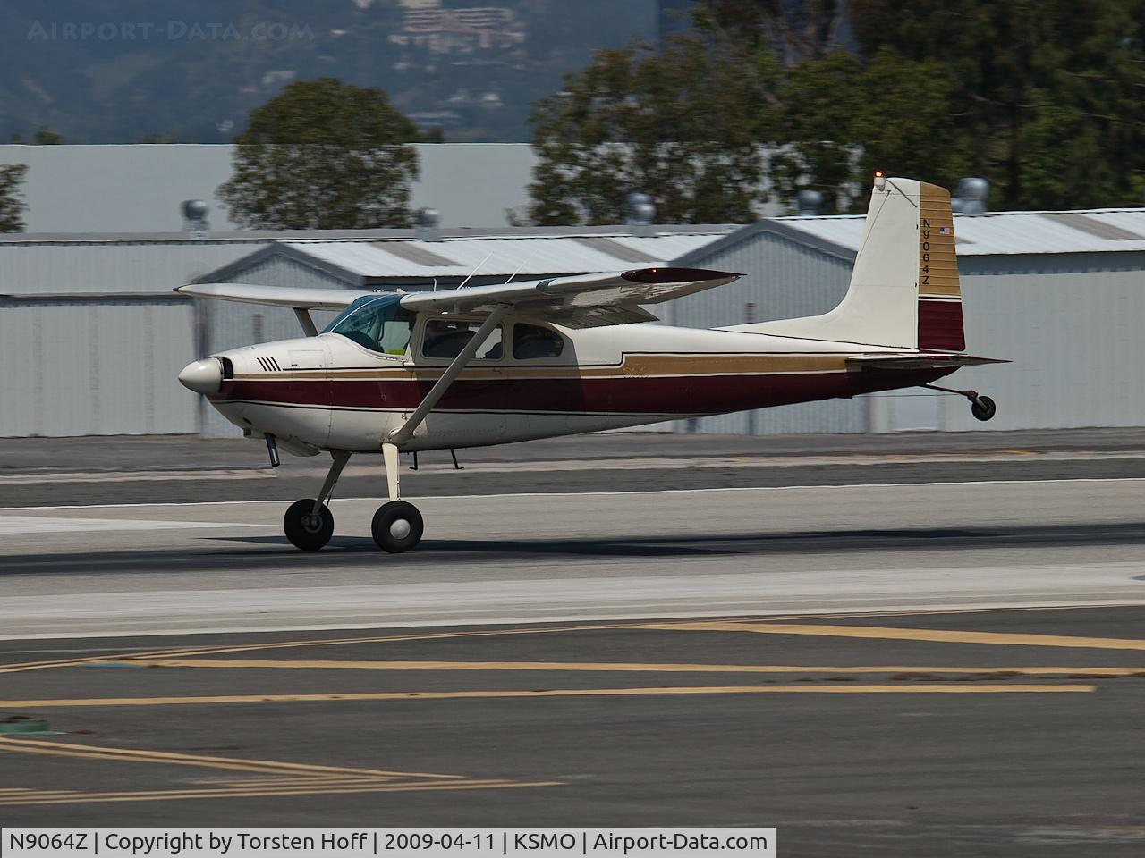 N9064Z, Cessna 180 C/N 32275, N9064Z departing from RWY 21