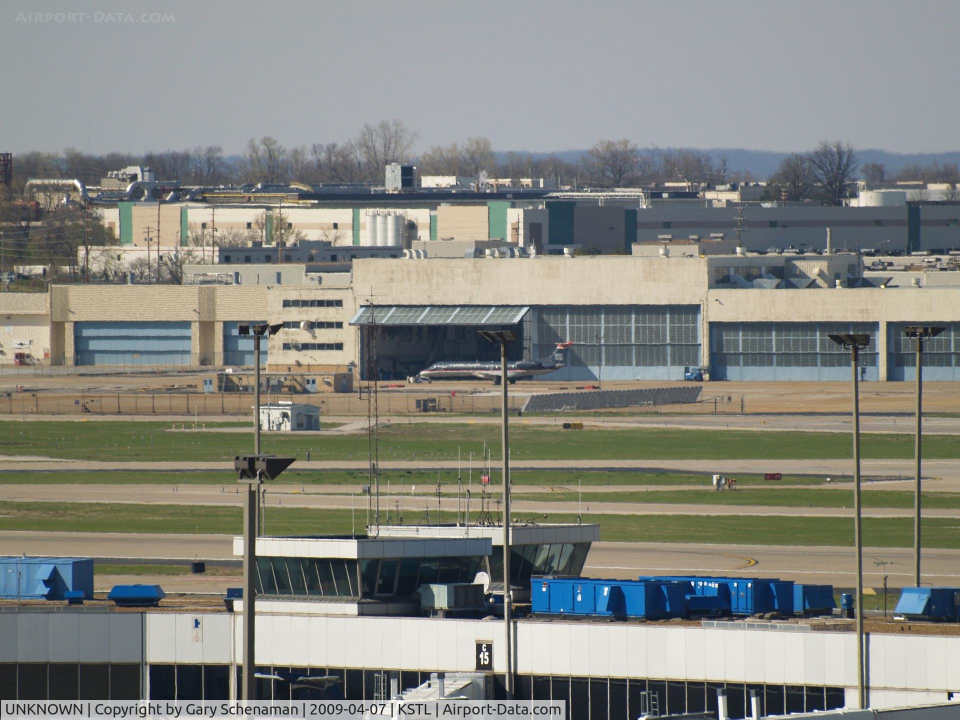 UNKNOWN, , UNKNOWN AT FAR END BEING PUT INTO HANGER