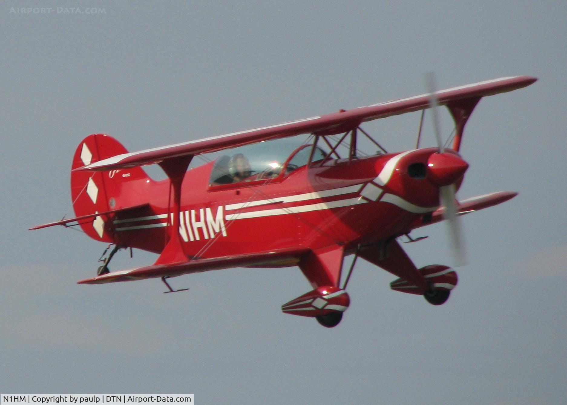 N1HM, Pitts S-2E Special C/N 1516HM, Landing on 32 at Downtown Shreveport.
