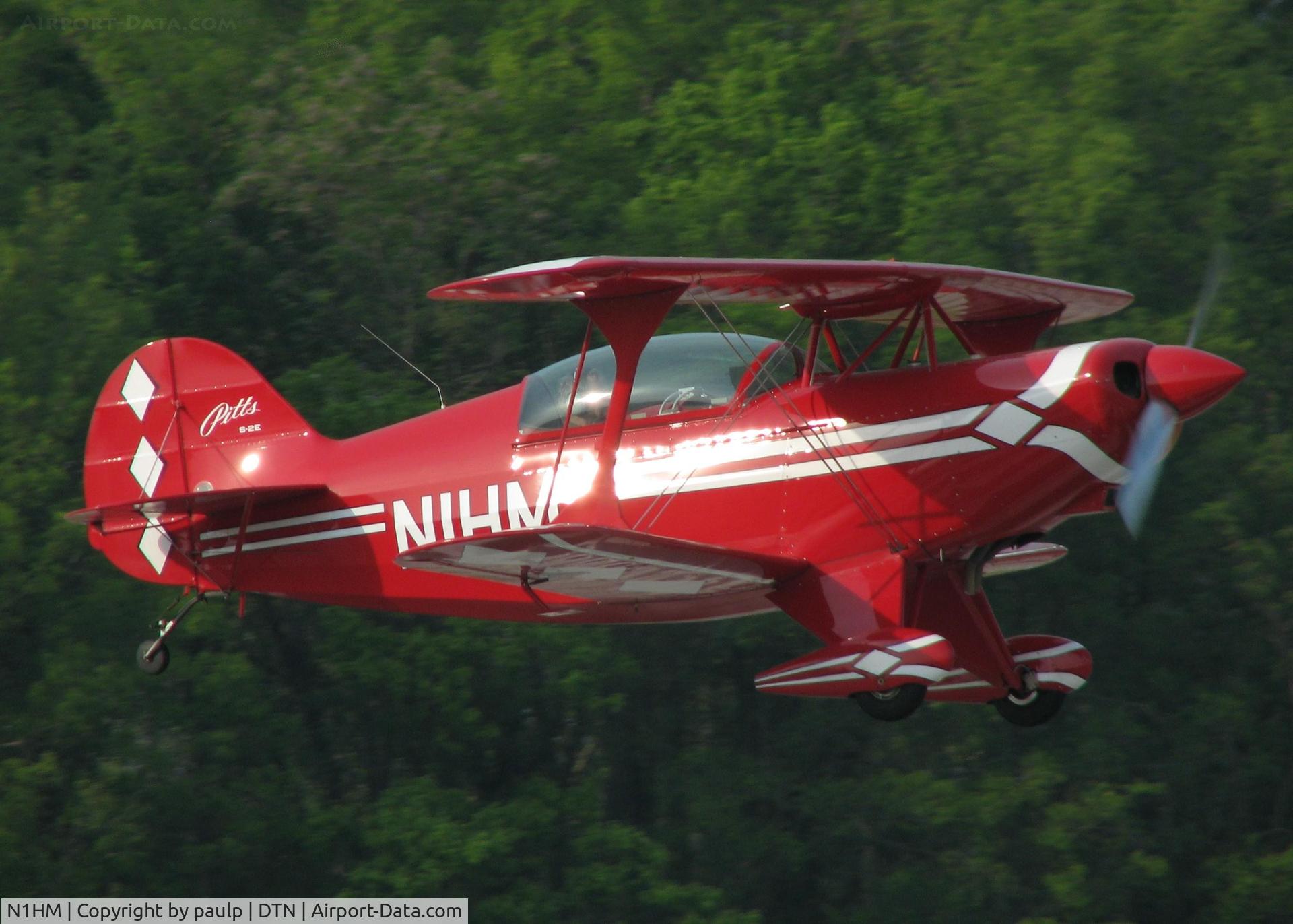 N1HM, Pitts S-2E Special C/N 1516HM, Landing on 32 at Downtown Shreveport.