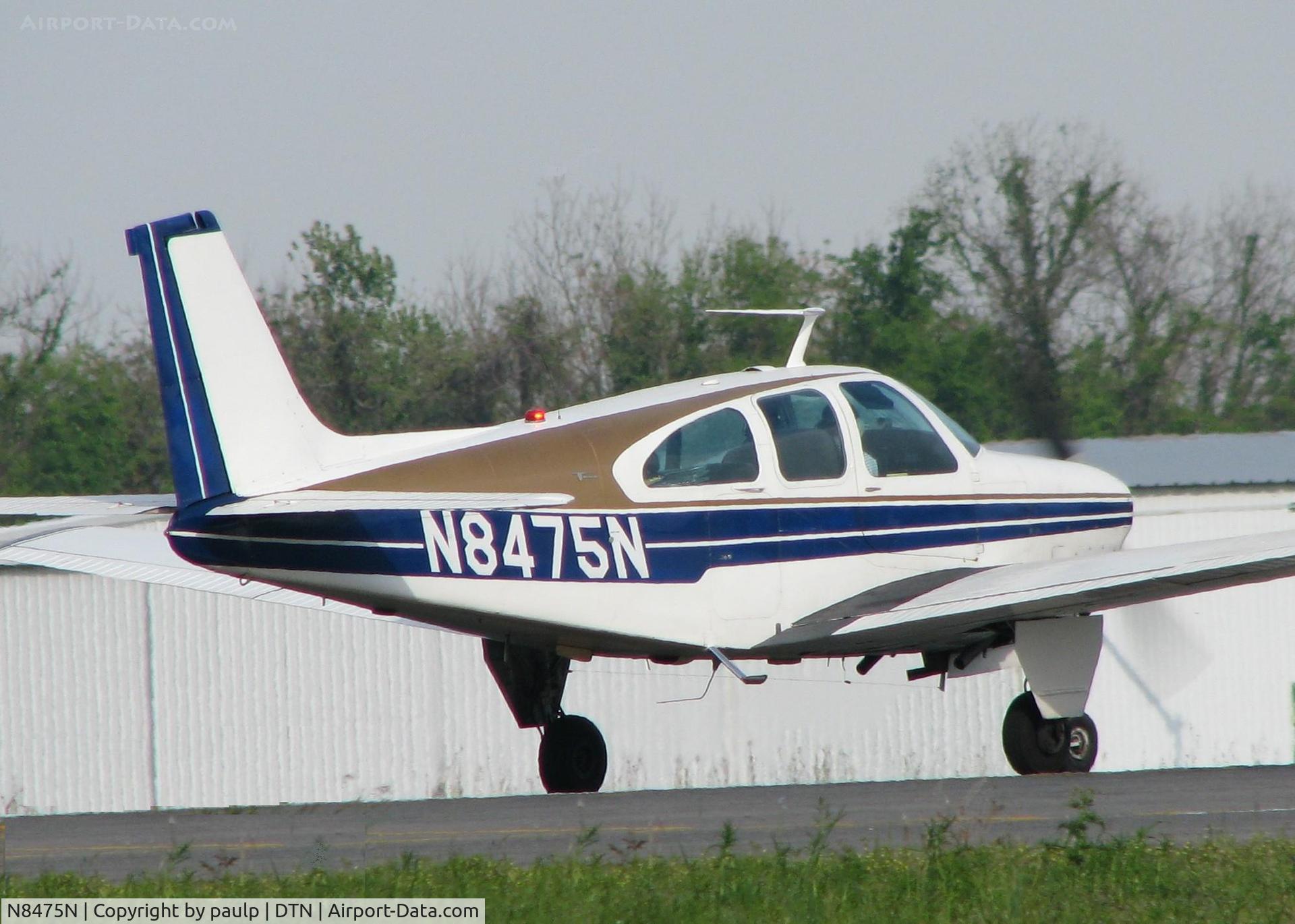 N8475N, 1968 Beech E33 Bonanza C/N CD-1179, Rolling for take off from 14 at Downtown Shreveport.