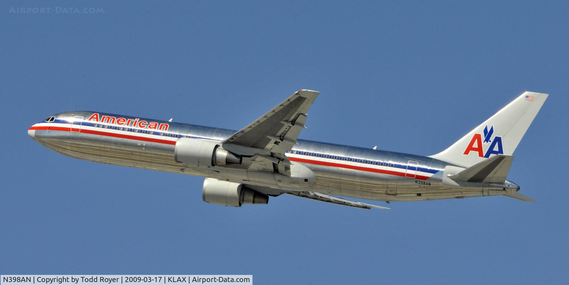 N398AN, 1999 Boeing 767-323ER C/N 29605, Departing LAX on 25R