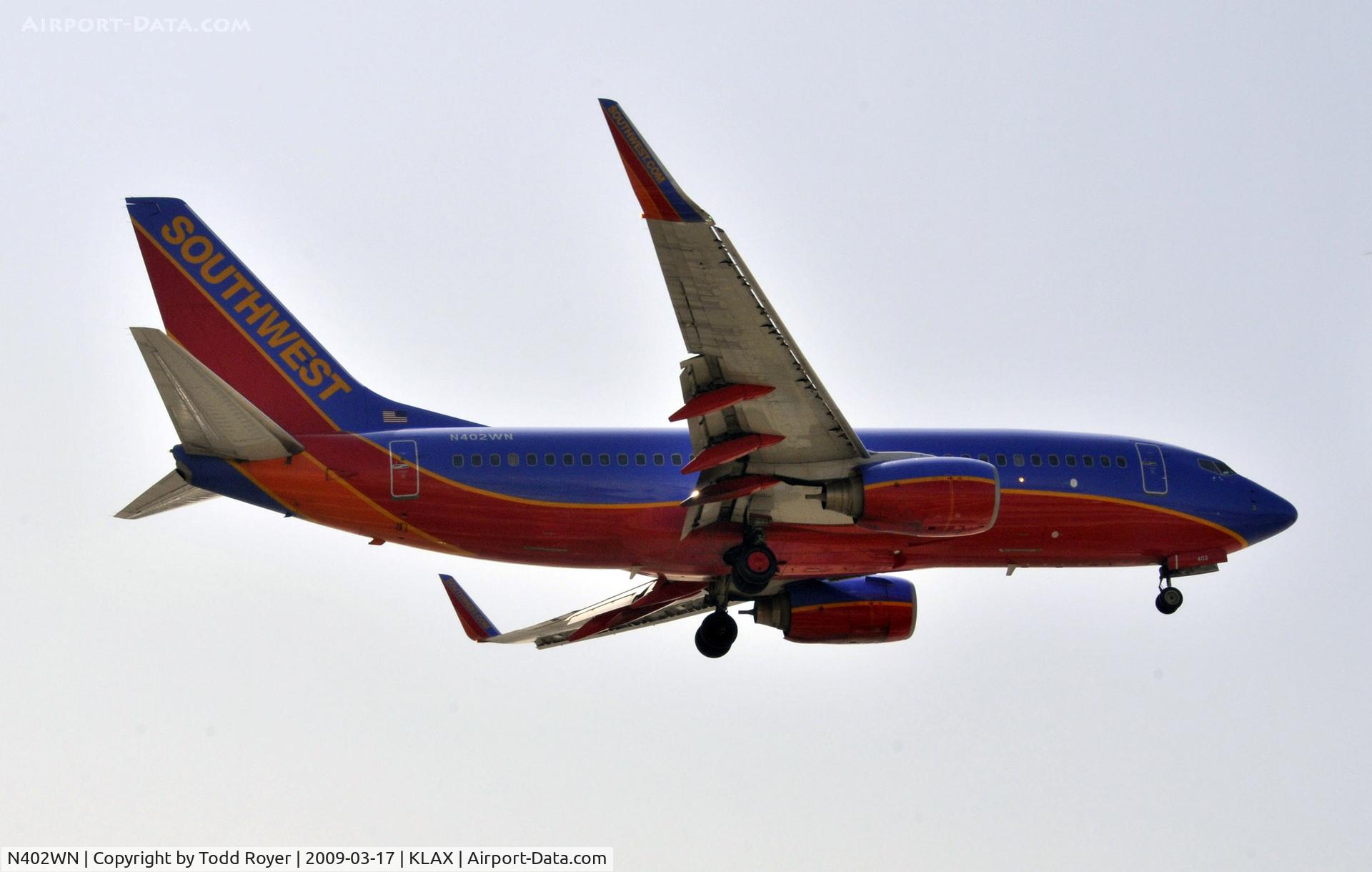 N402WN, 2001 Boeing 737-7H4 C/N 29814, Landing 24R at LAX