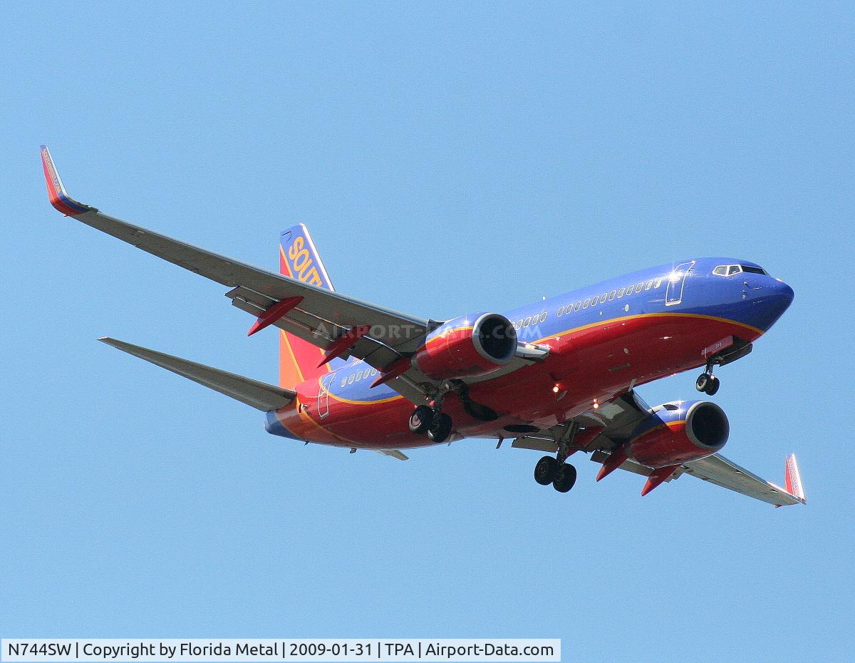 N744SW, 1999 Boeing 737-7H4 C/N 29490, Southwest 737-700