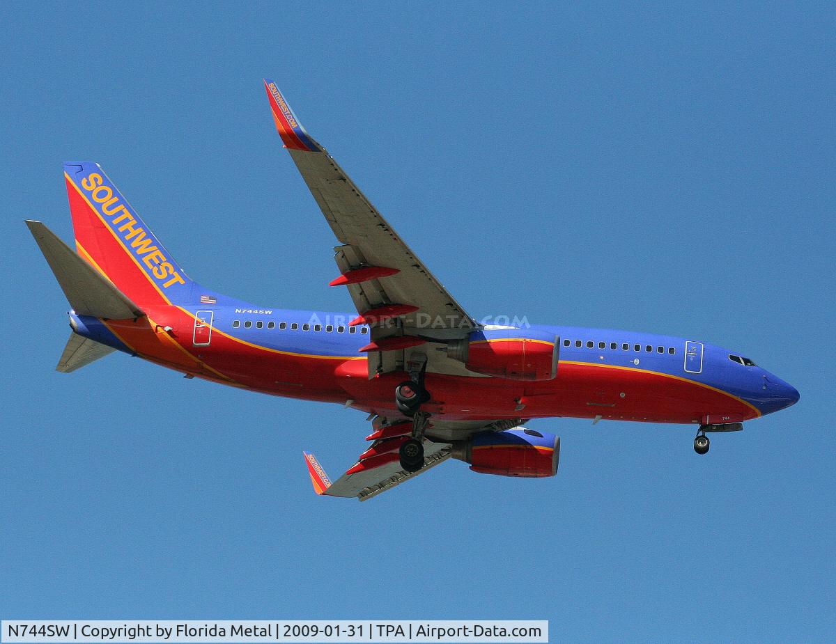 N744SW, 1999 Boeing 737-7H4 C/N 29490, Southwest 737-700