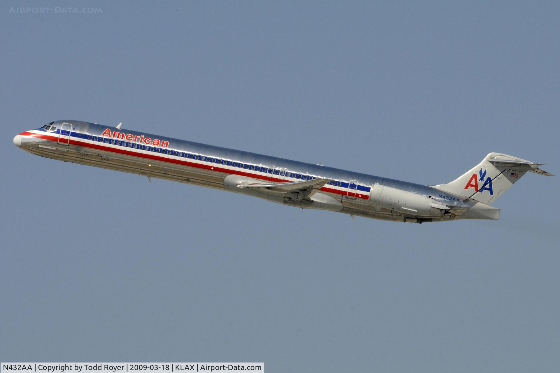 N432AA, 1987 McDonnell Douglas MD-82 (DC-9-82) C/N 49350, Departing LAX on 25R