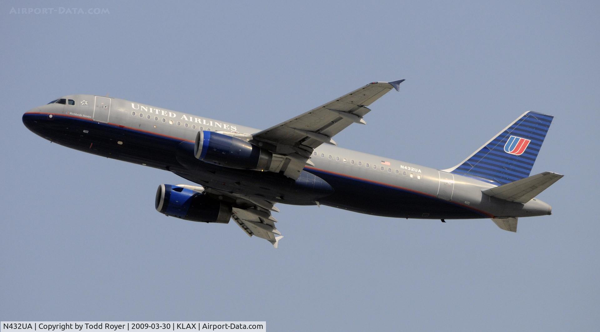 N432UA, 1996 Airbus A320-232 C/N 587, Departing LAX on 25R