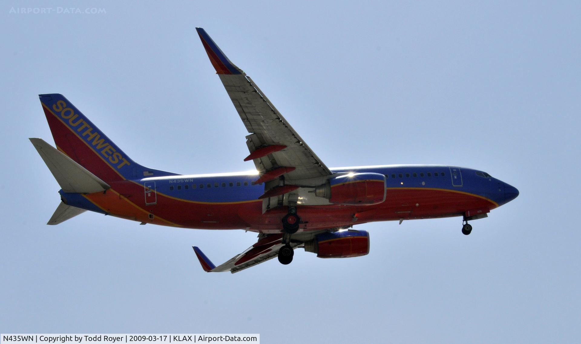 N435WN, 2003 Boeing 737-7H4 C/N 32455, Landing 24R at LAX