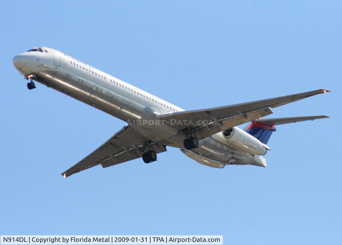 N914DL, 1988 McDonnell Douglas MD-88 C/N 49545, Delta MD-88