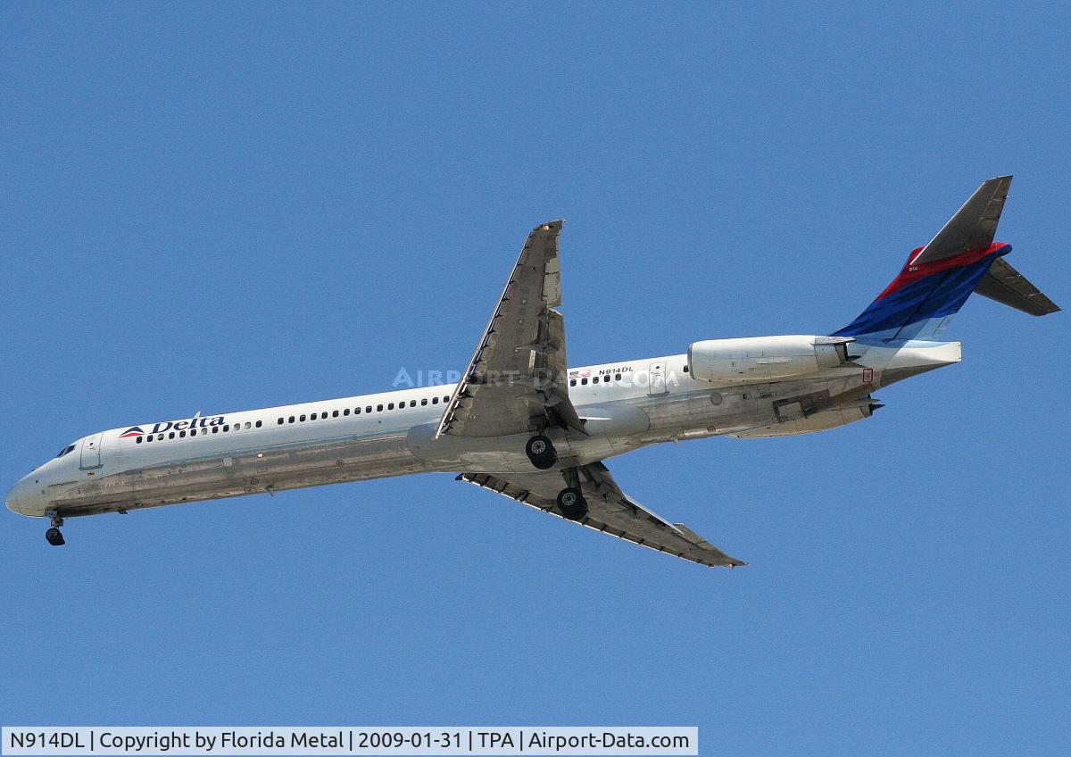N914DL, 1988 McDonnell Douglas MD-88 C/N 49545, Delta MD-88