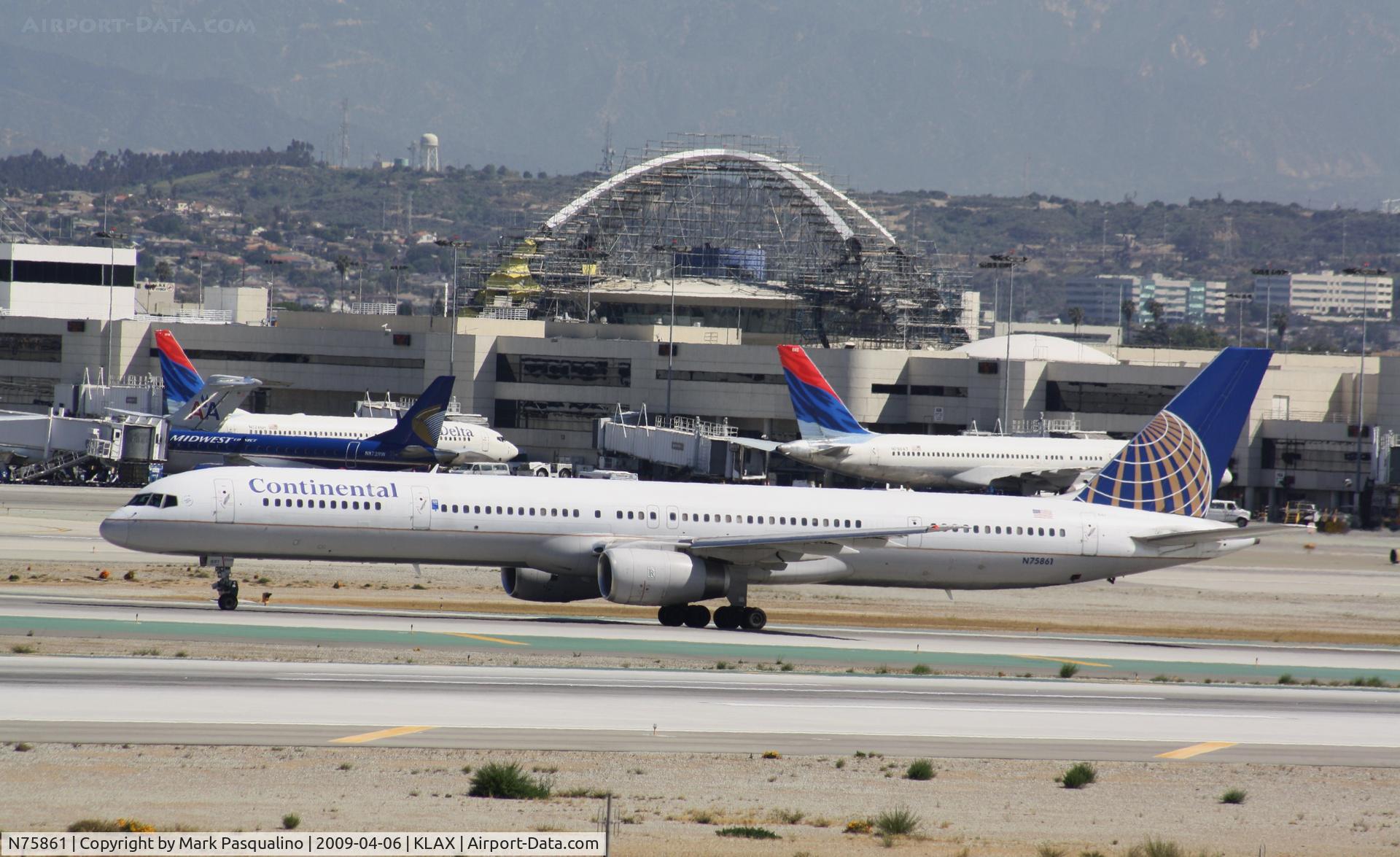 N75861, 2001 Boeing 757-33N C/N 32585, Boeing 757-300