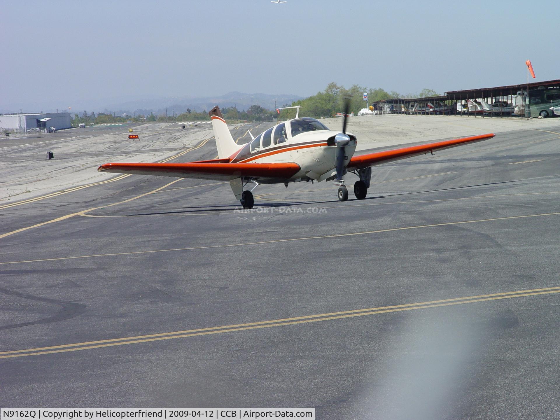 N9162Q, 1971 Beech G33 C/N CD-1258, Taxiing up for take off