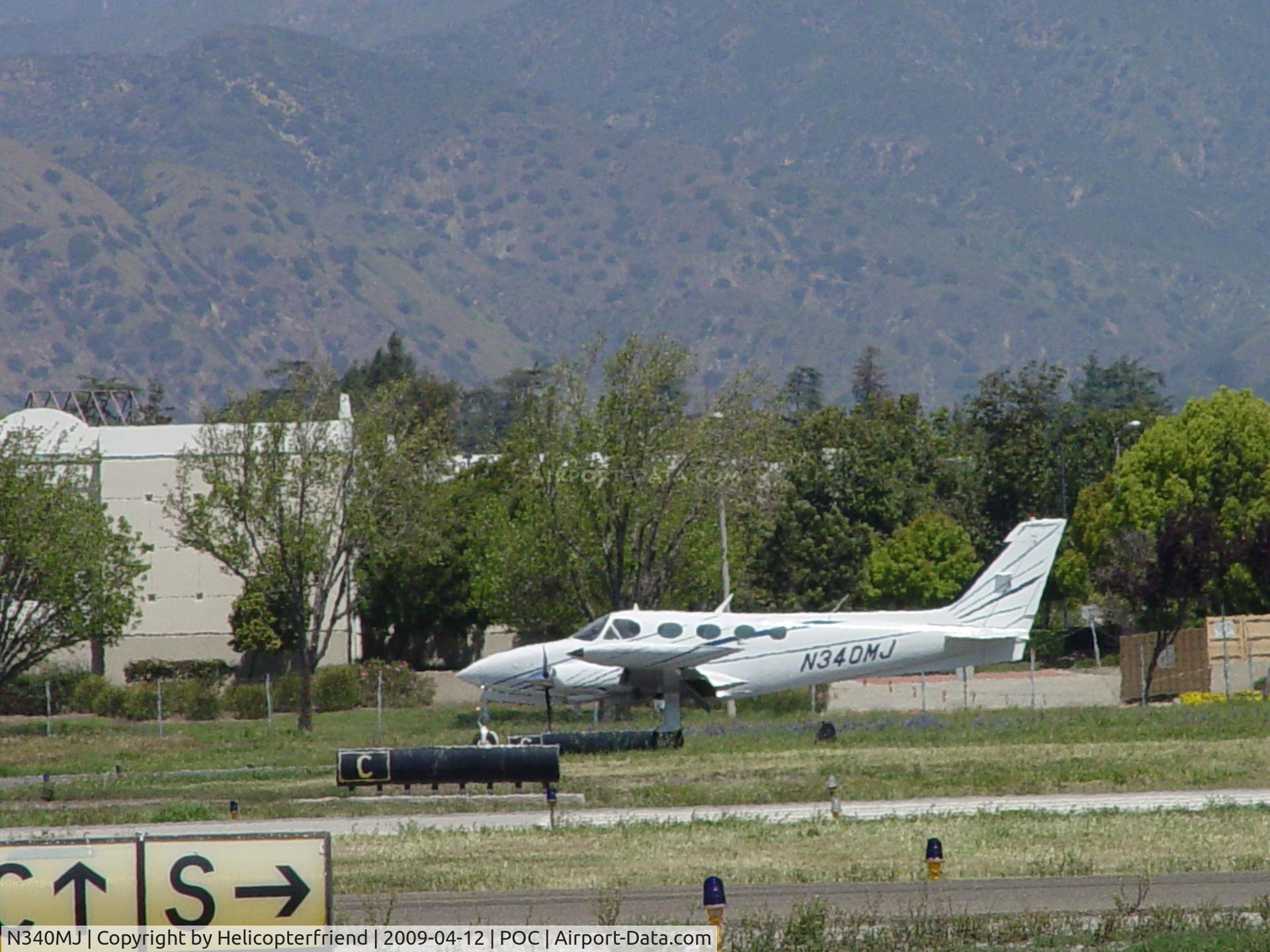 N340MJ, 1993 Cessna 340A C/N 340A1521, Rolling out westbound