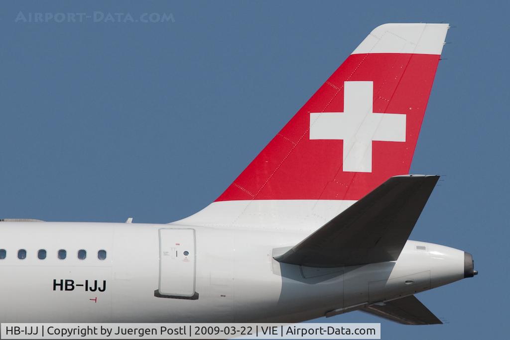 HB-IJJ, 1996 Airbus A320-214 C/N 585, Airbus A320-214