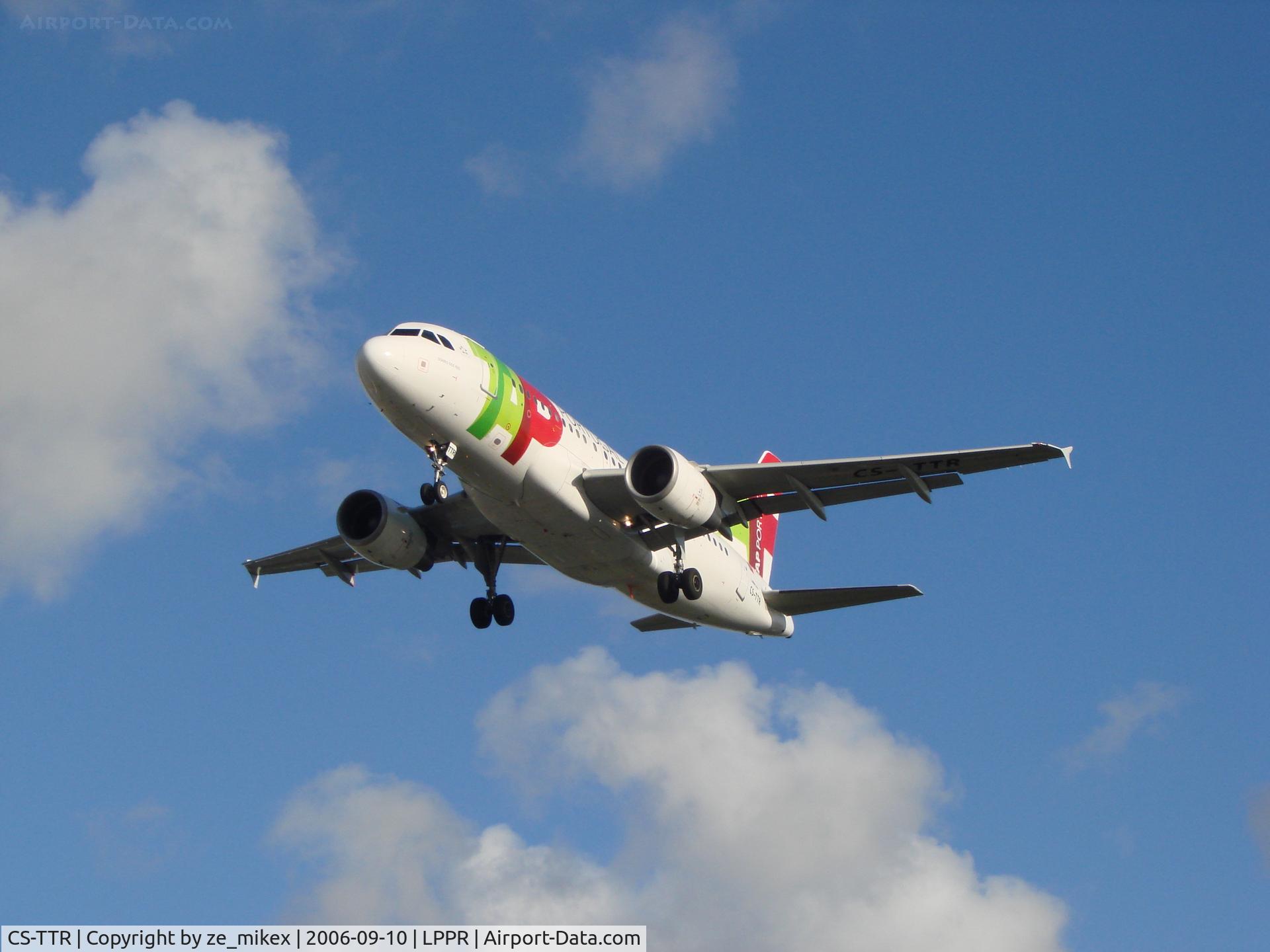 CS-TTR, 2002 Airbus A319-112 C/N 1756, Landing at oporto airport.