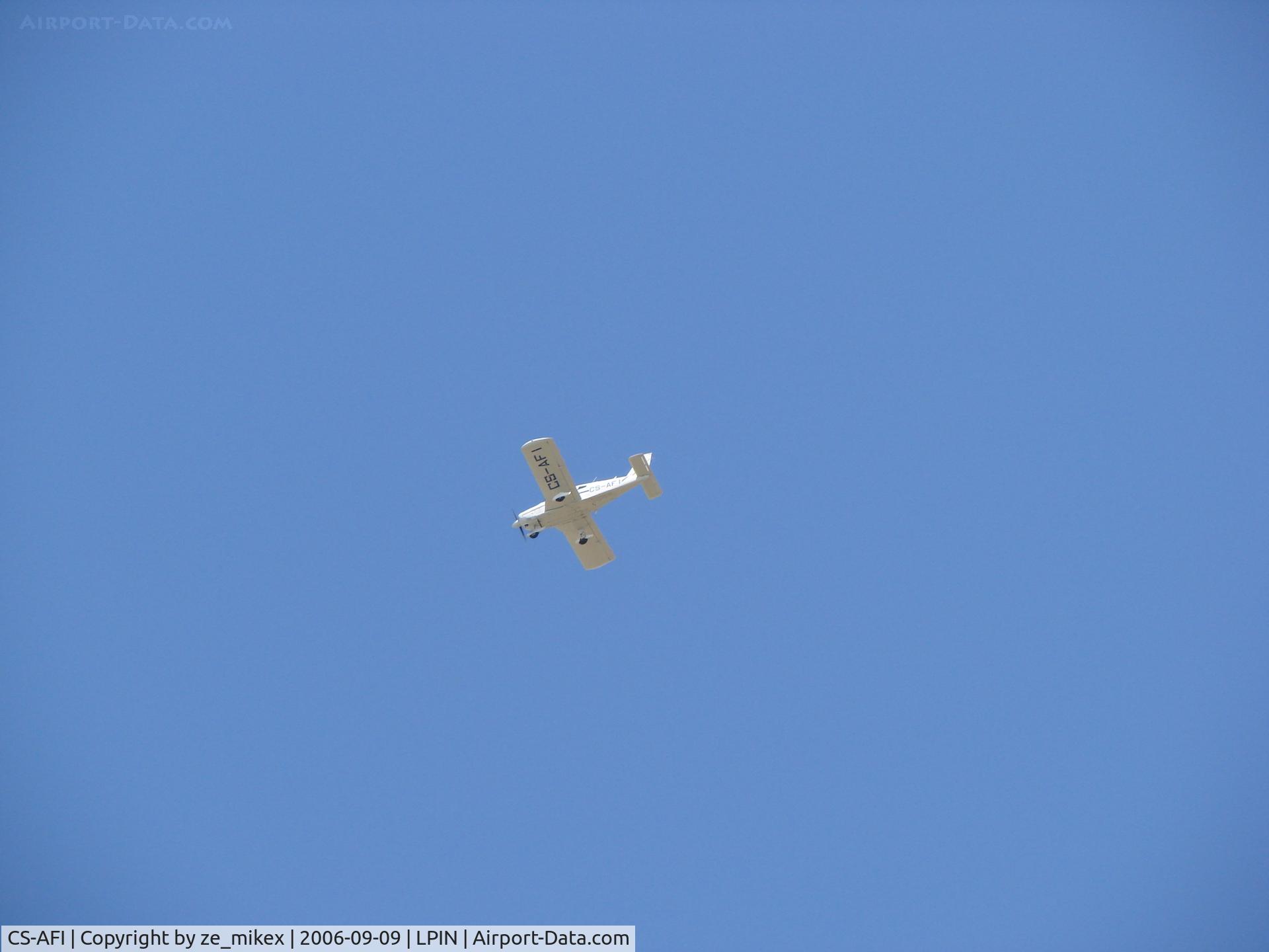 CS-AFI, 1968 Piper PA 28-180 Cherokee C/N 285463, Passing Espinho.