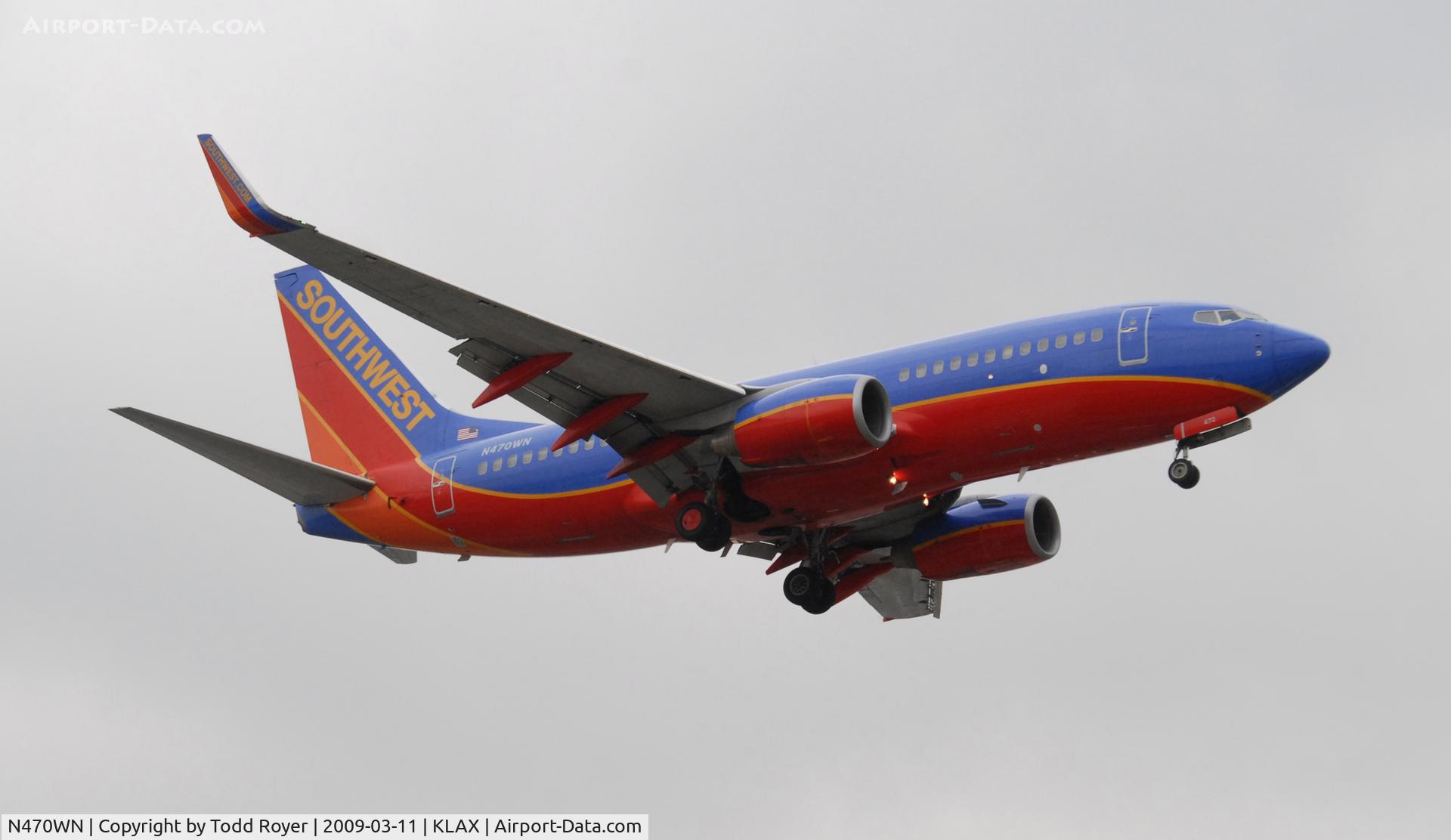 N470WN, 2004 Boeing 737-7H4 C/N 33860, Landing 24R at LAX