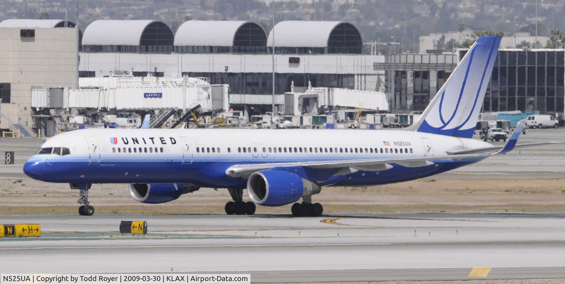 N525UA, 1991 Boeing 757-222 C/N 24978, Taxi to gate