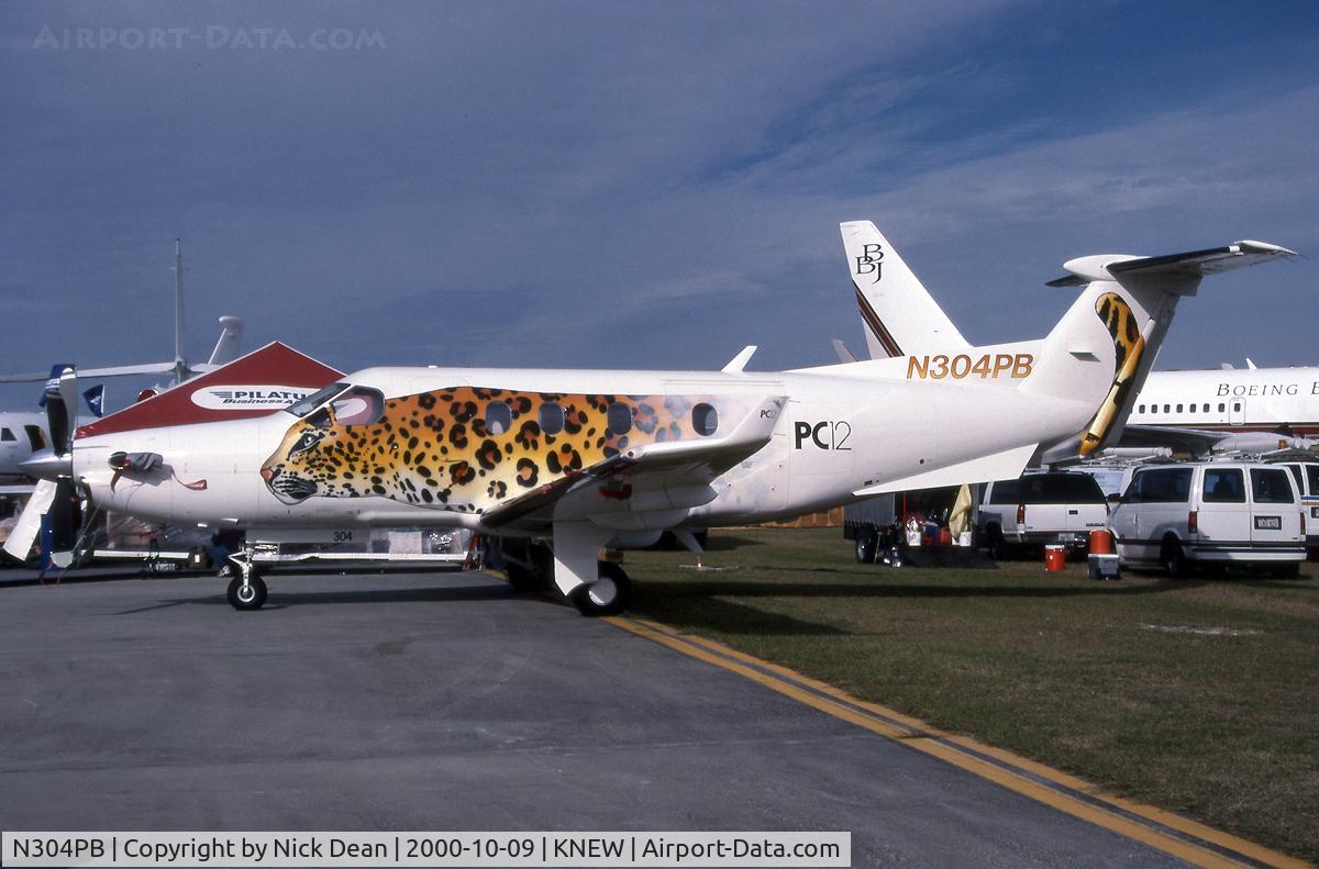 N304PB, 2000 Pilatus PCXII/45 C/N 304, KNEW