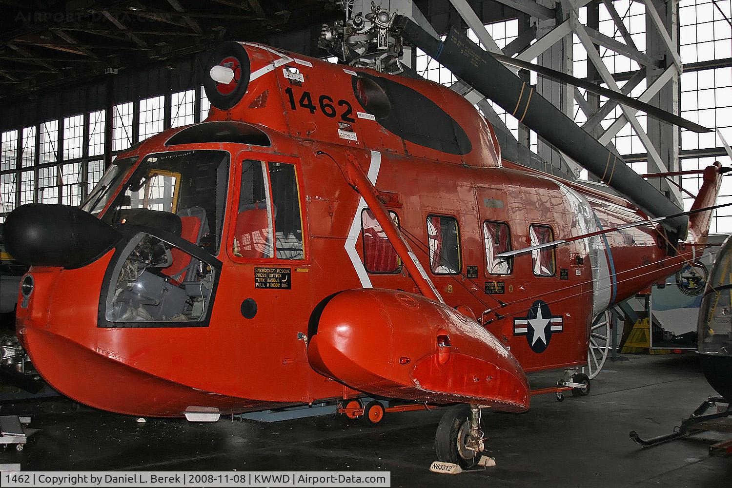 1462, Sikorsky HH-52A Sea Guard C/N 62.141, This Sikorsky S-62A Seaguard (c/n 62141) is displayed at the Naval Air Station Wildwood Foundation Museum.