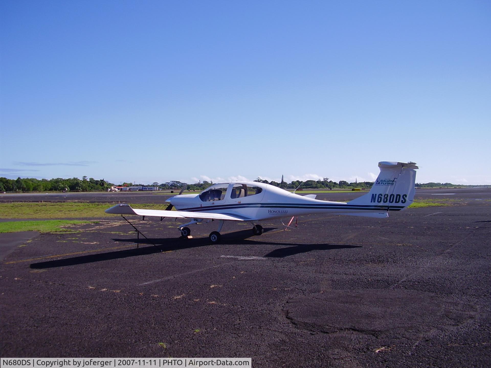 N680DS, 2006 Diamond DA-40 Diamond Star C/N 40.680, Beautiful day for flying in Hilo.