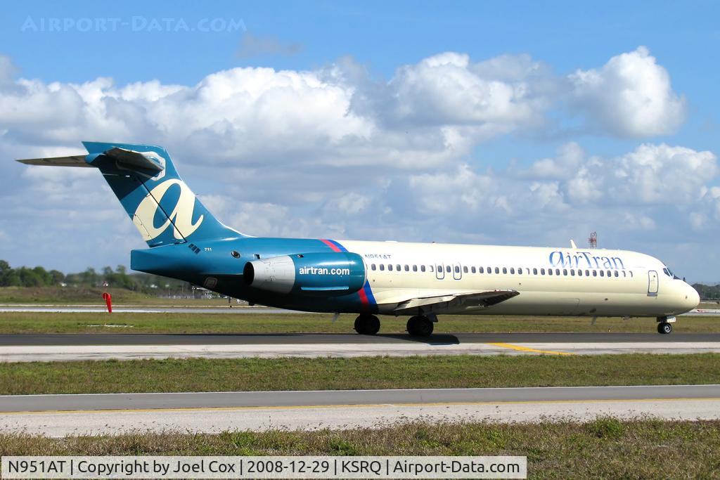 N951AT, 2000 Boeing 717-200 C/N 55013, AirTran 717 taxing in SRQ