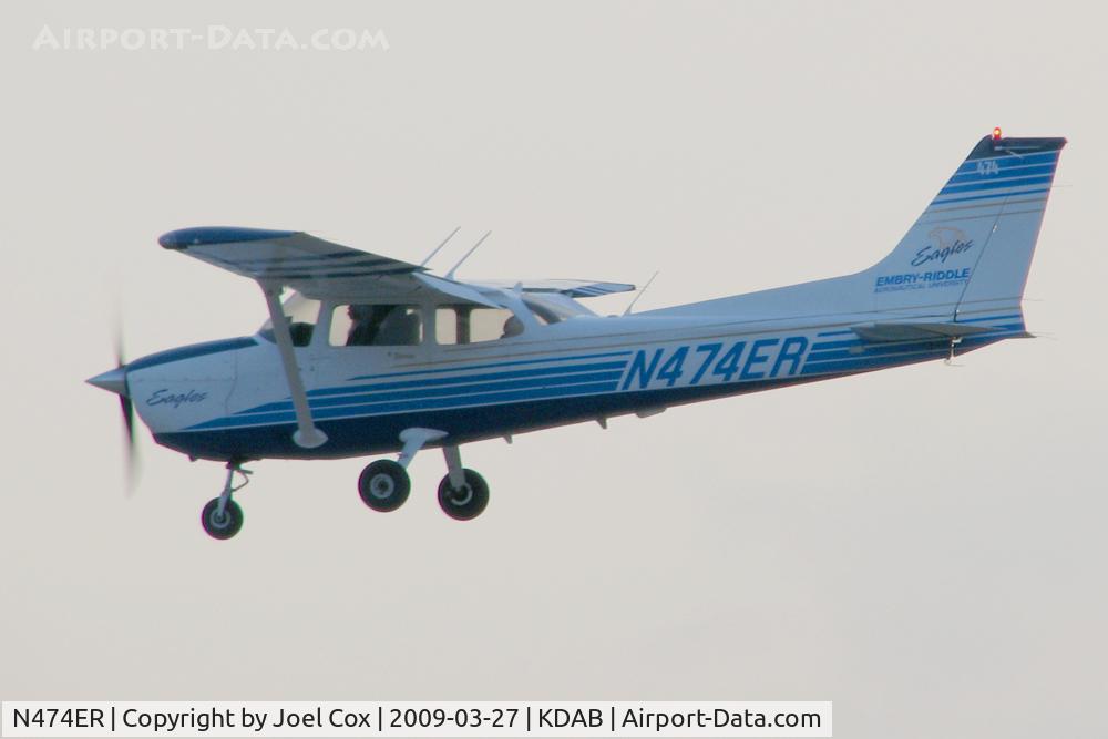 N474ER, 2007 Cessna 172S C/N 172S10474, Embry Riddle 172 on final KDAB