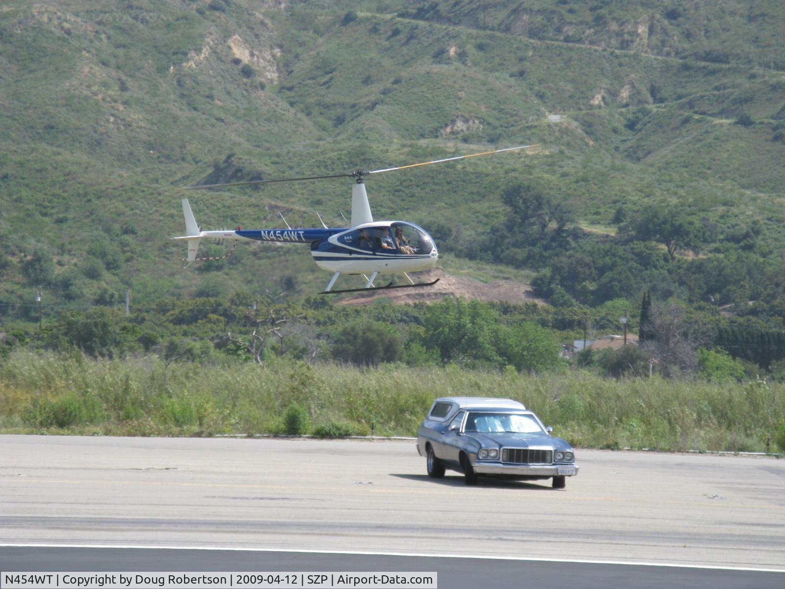 N454WT, 2001 Robinson R44 Raven II C/N 1042, 2001 Robinson R44 RAVEN, Lycoming O-540-F1B5 260 Hp derated, approach from river route