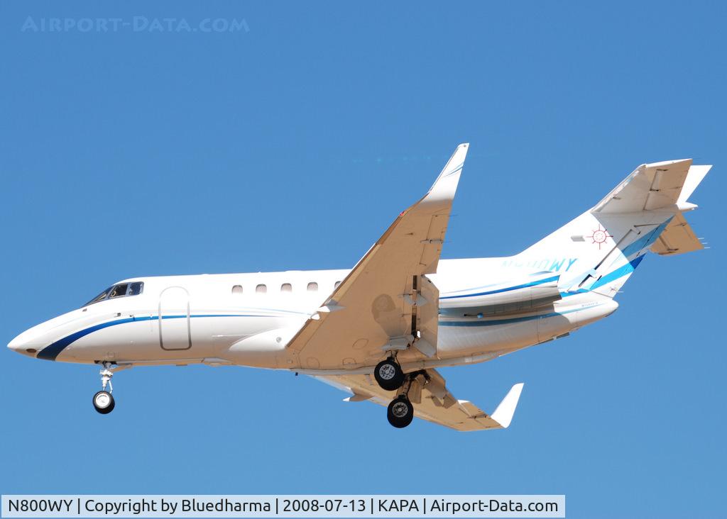 N800WY, 2001 Raytheon Hawker 800XP C/N 258556, On final approach to 17L.