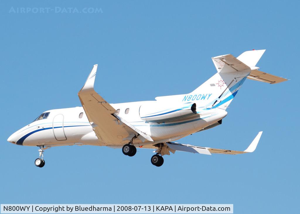 N800WY, 2001 Raytheon Hawker 800XP C/N 258556, On final approach to 17L.