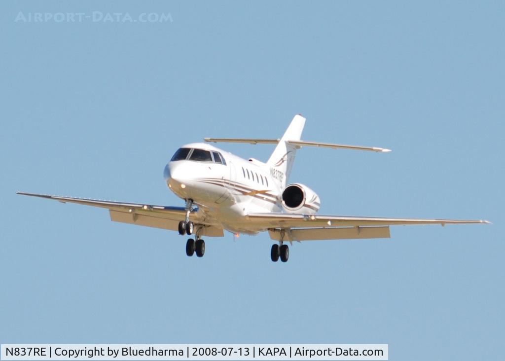 N837RE, 2001 Raytheon Hawker 800XP C/N 258526, On final approach to 17L.