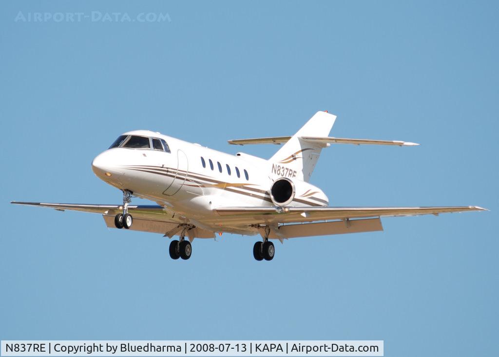 N837RE, 2001 Raytheon Hawker 800XP C/N 258526, On final approach to 17L.