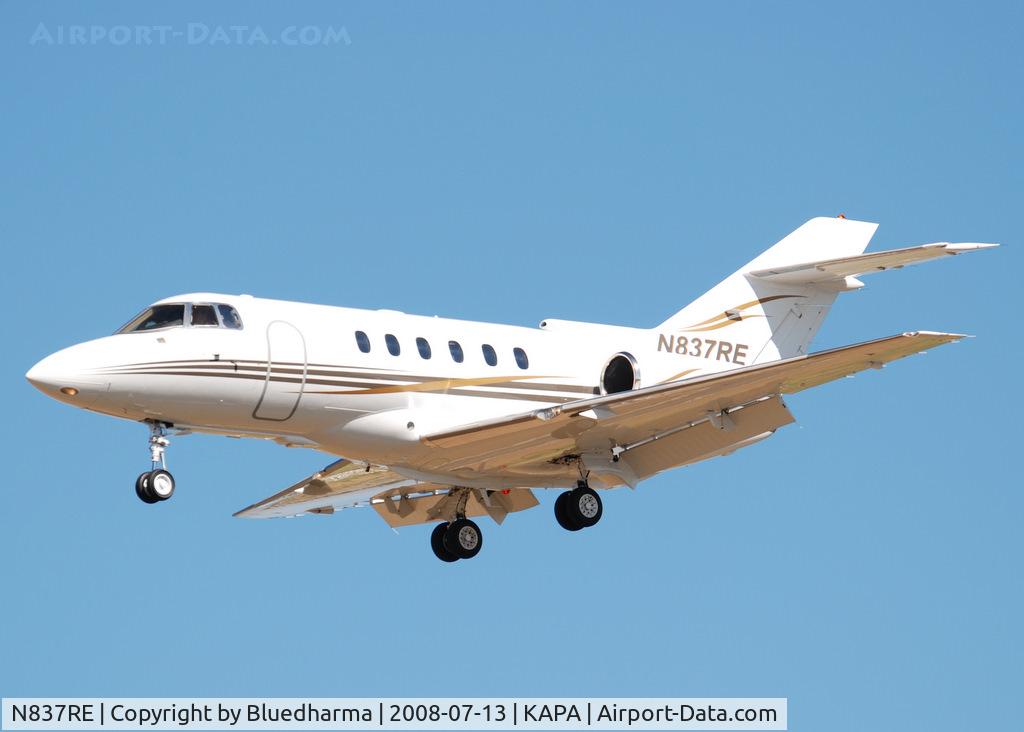N837RE, 2001 Raytheon Hawker 800XP C/N 258526, On final approach to 17L.